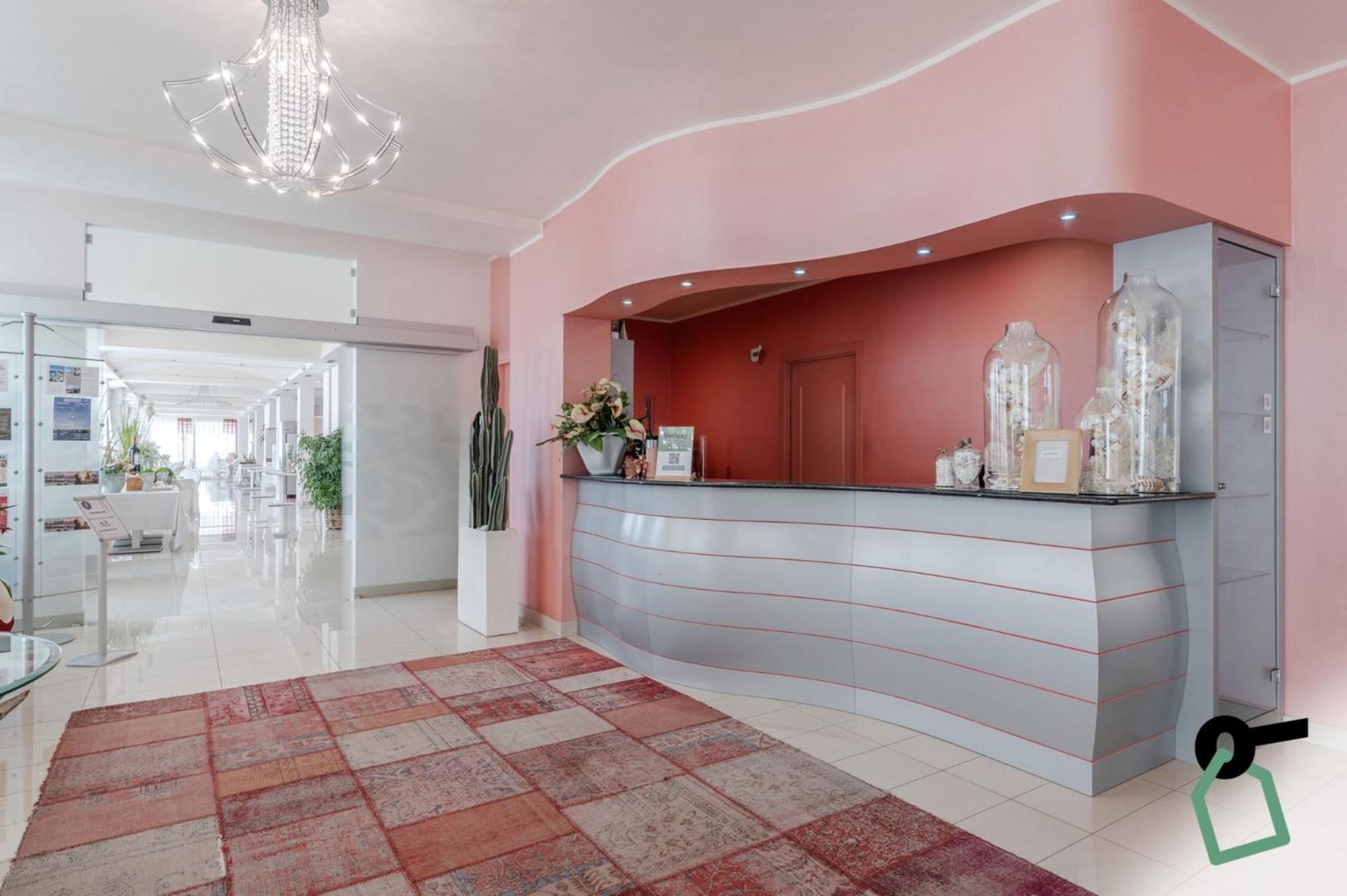 Hotiday Hotel 4*
